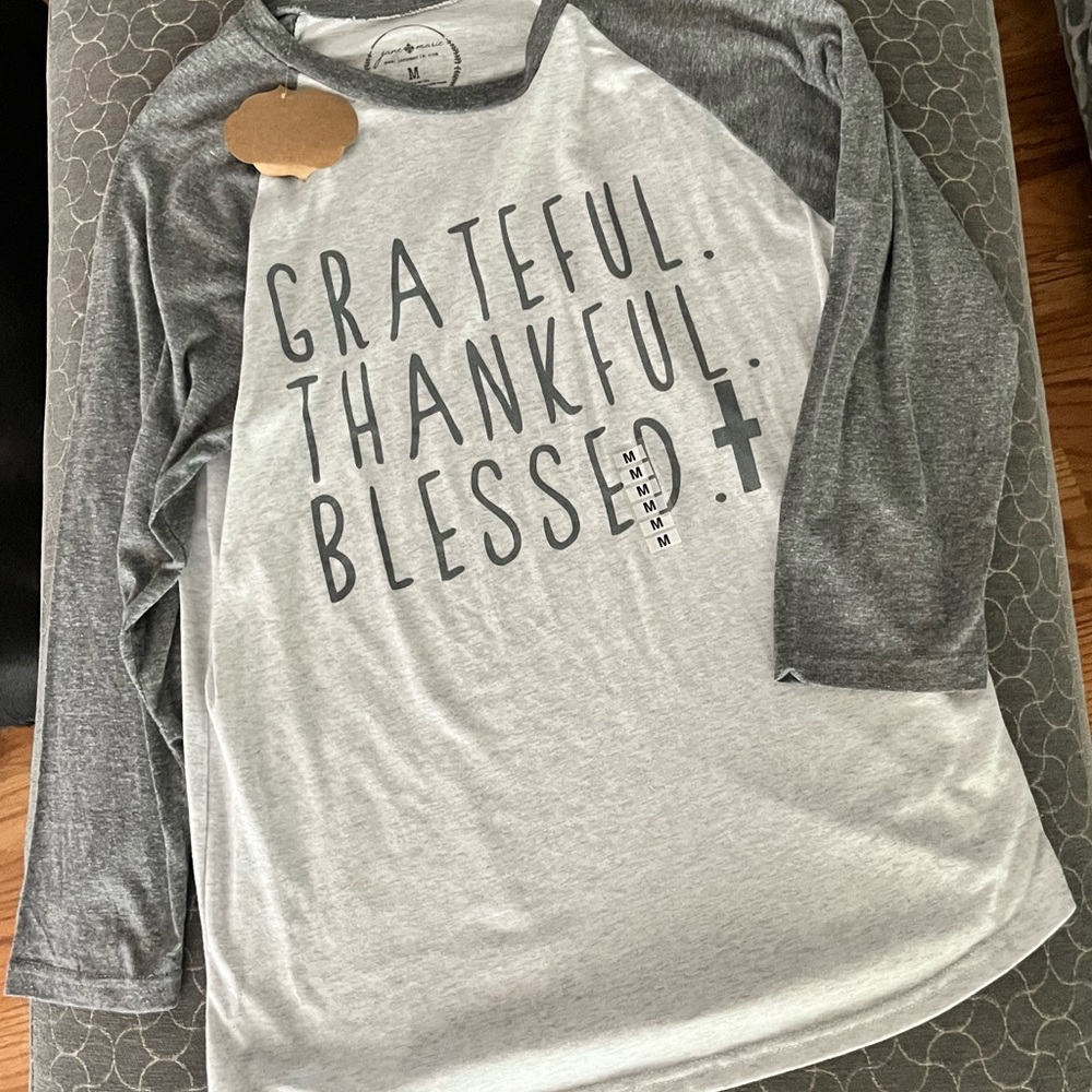 NWT Boutique Long Sleeve “Thankful Grateful Blessed”Tee Size M